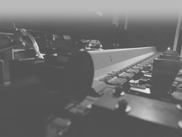 自動臥式插件機節(jié)省了跳線機的購置(圖1)